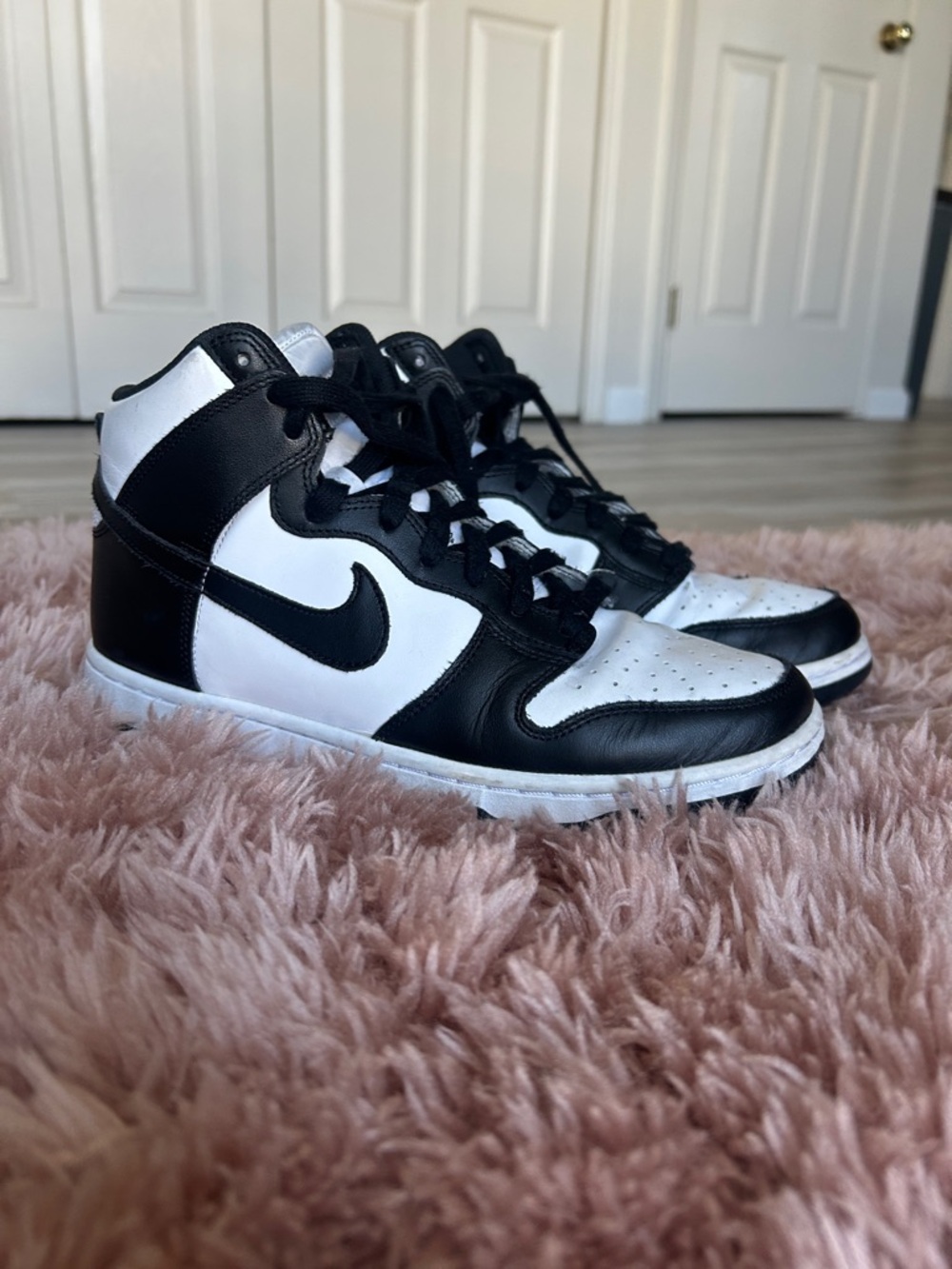Nike Men’s High-Top Sneakers Black White